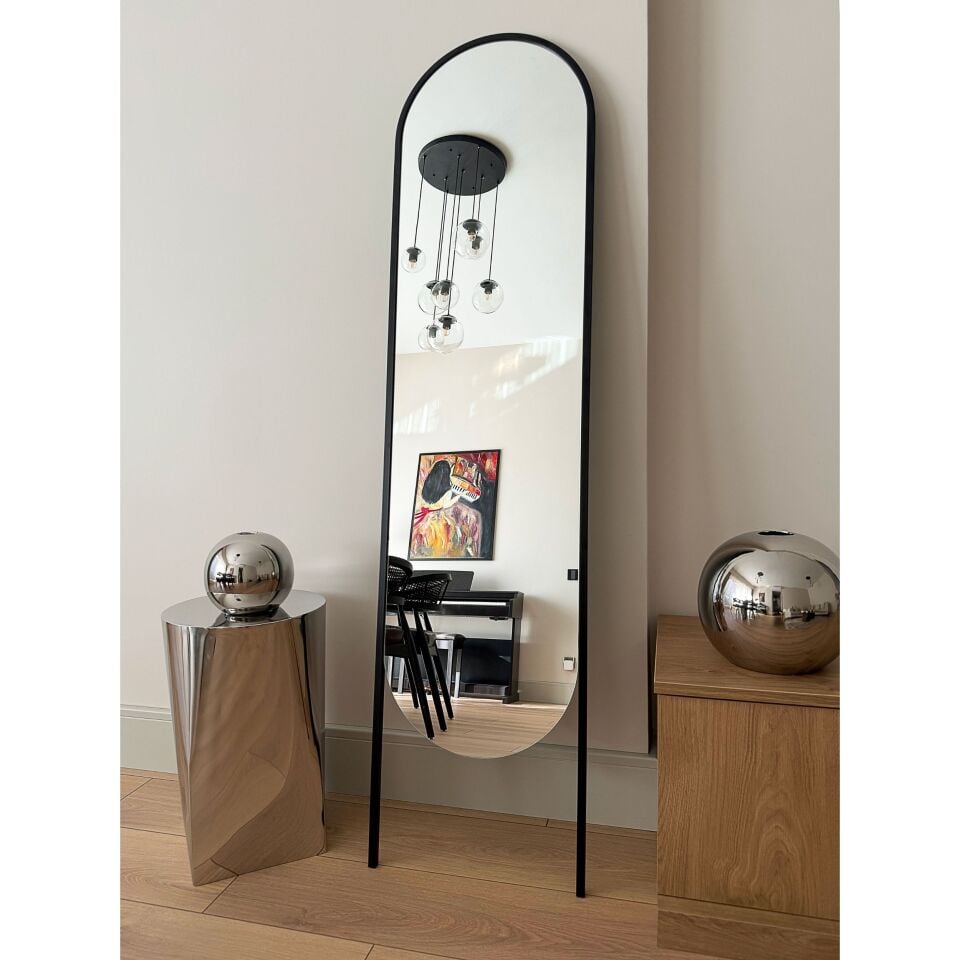 Siyah Metal Çerçeveli Elips Aynalı 160x40 Cm Oval Ayaklı Boy Aynası